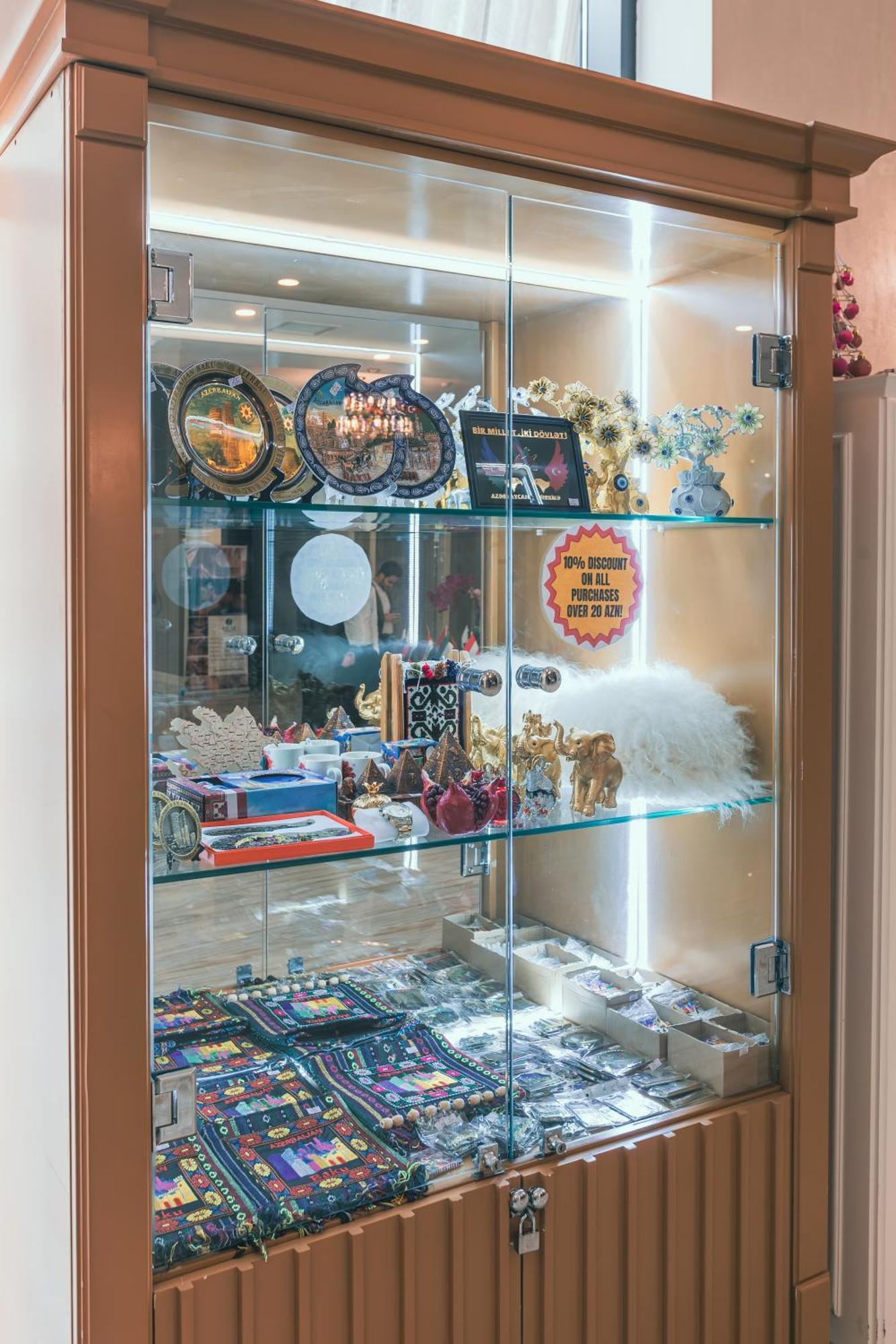 Alba Hotel & Spa Баку Экстерьер фото A display case