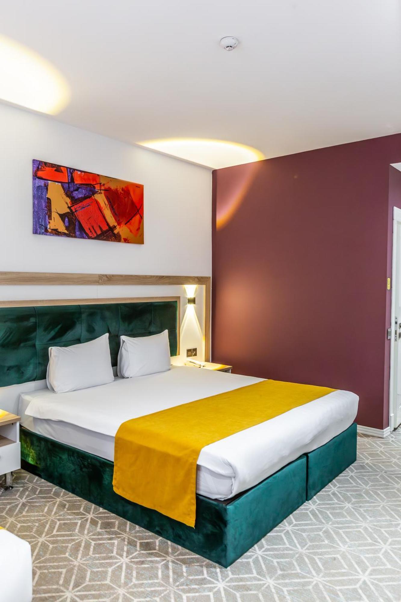 Alba Hotel & Spa Баку Экстерьер фото A room at the hotel