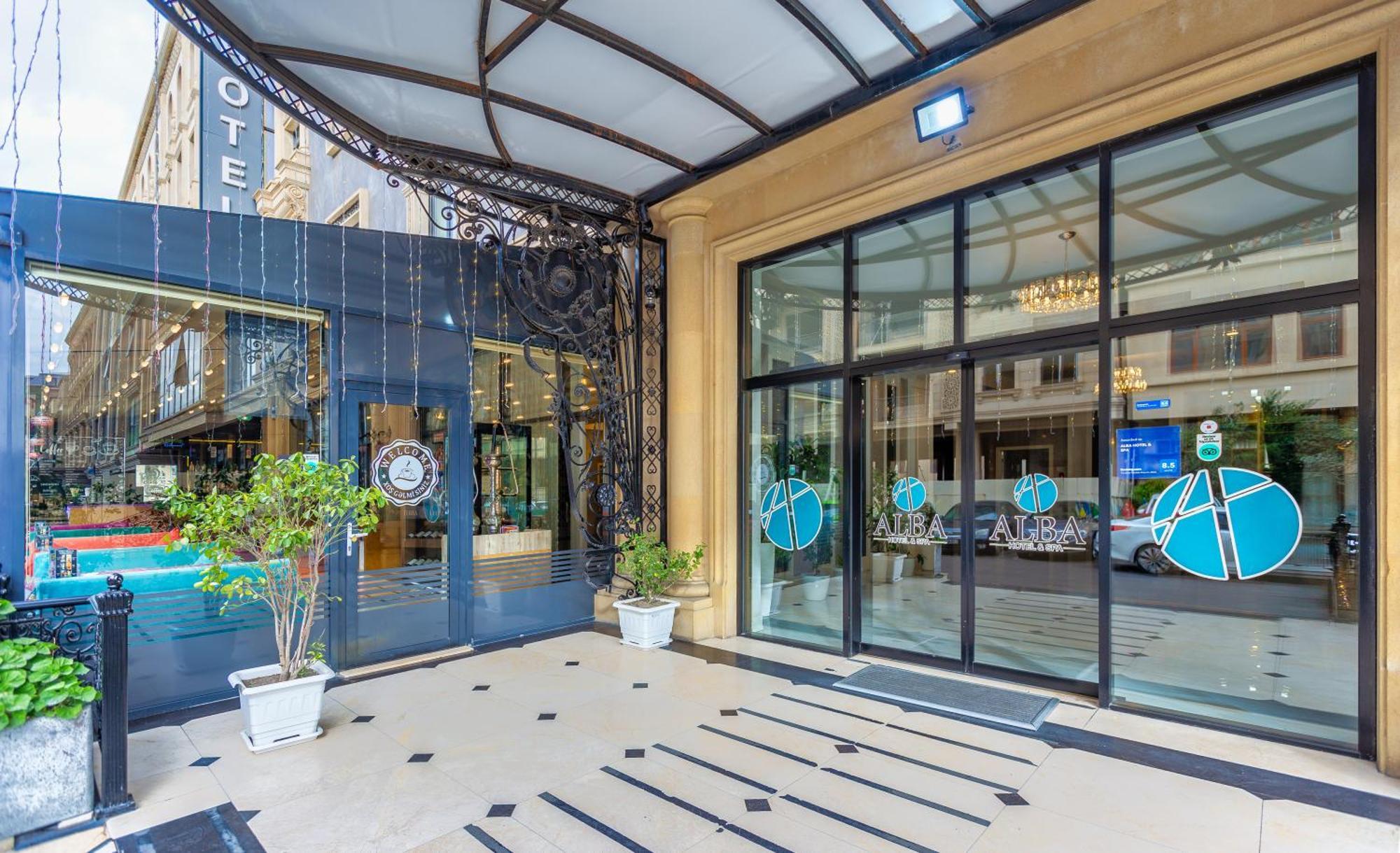 Alba Hotel & Spa Баку Экстерьер фото Entrance of the hotel