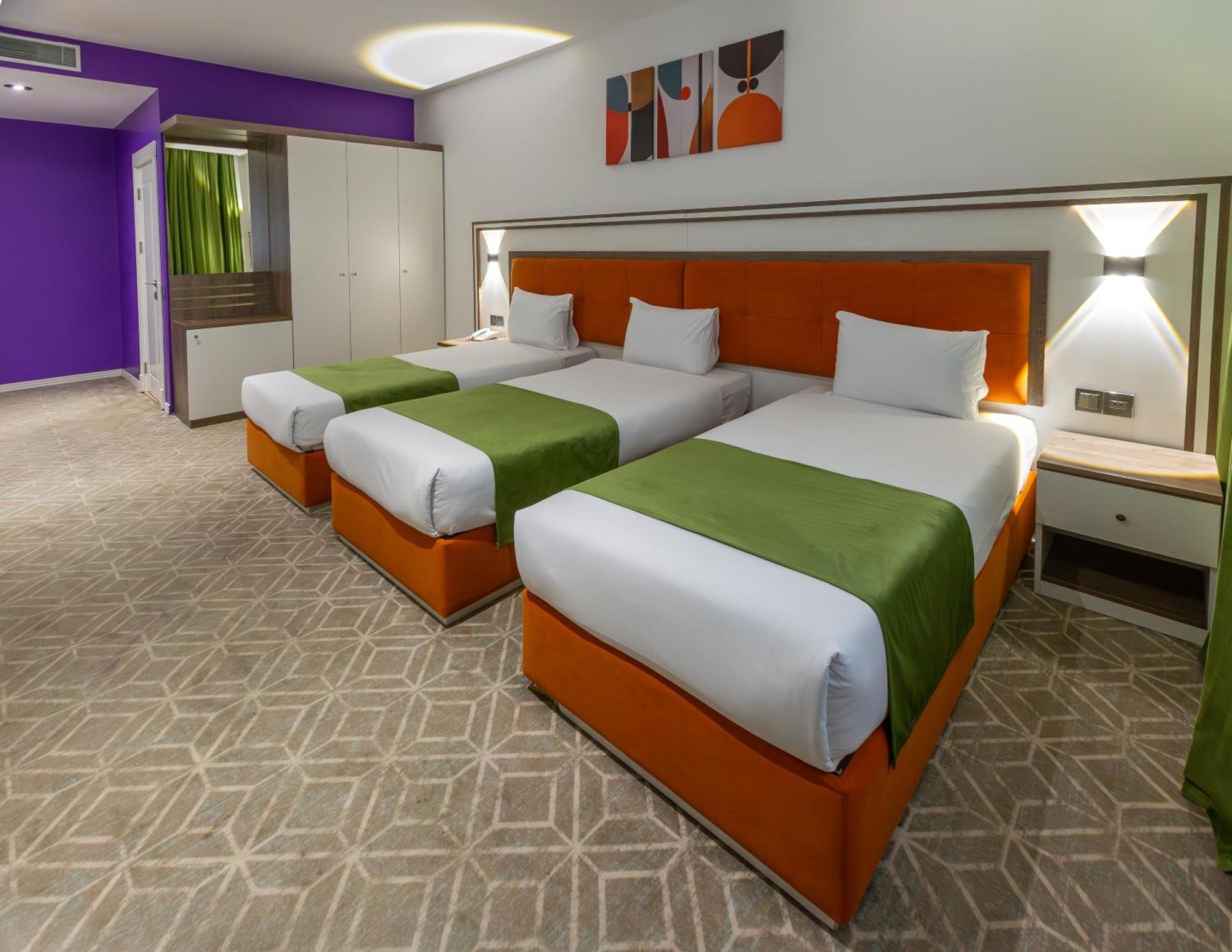 Alba Hotel & Spa Баку Экстерьер фото A room at the London Hilton London West